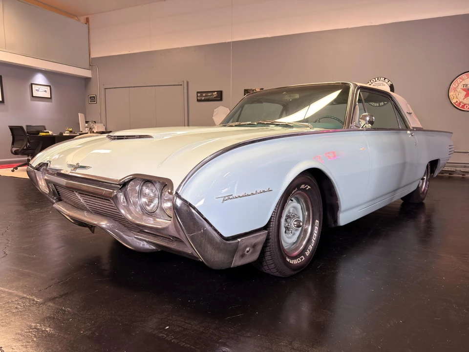 1961 Ford Thunderbird 3rd Gen - Image 2 of 31