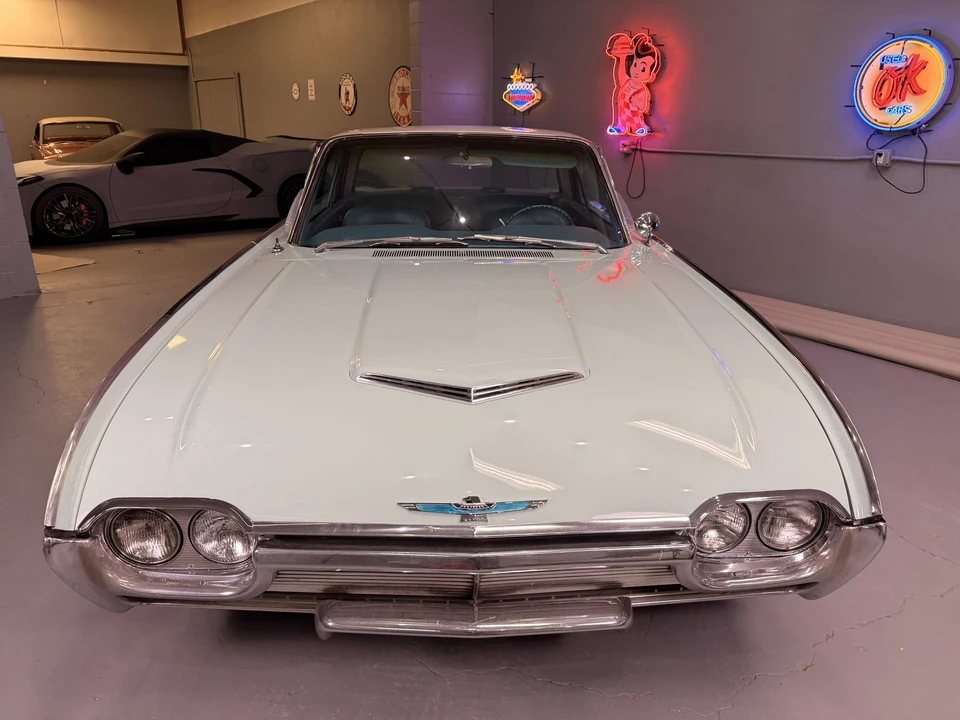 1961 Ford Thunderbird 3rd Gen - Image 11 of 31