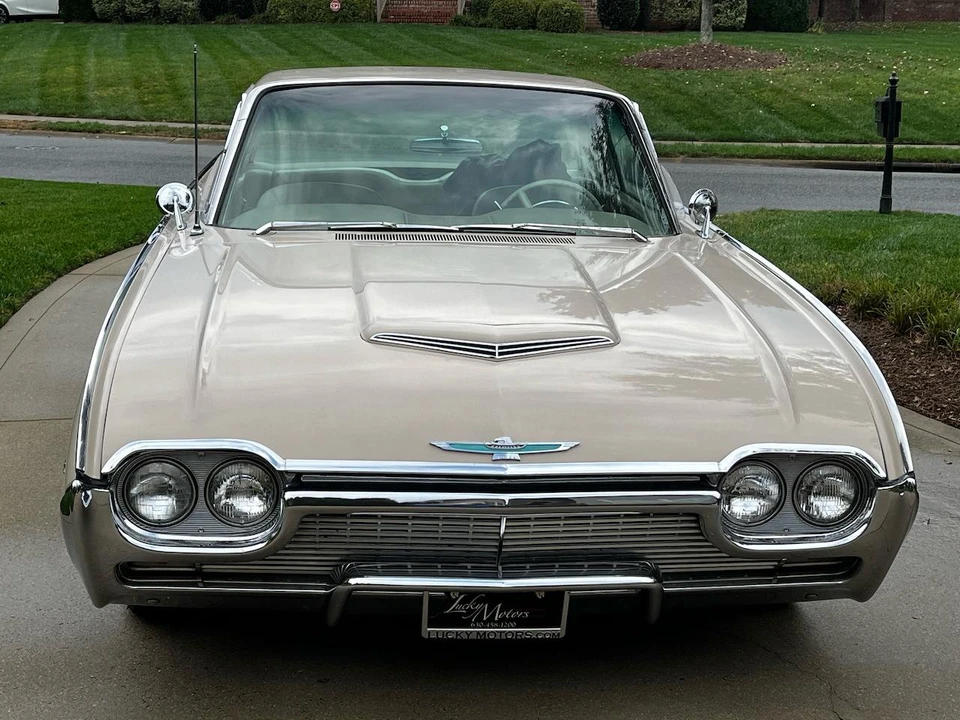 1961 Ford Thunderbird 3rd Gen - Image 9 of 31