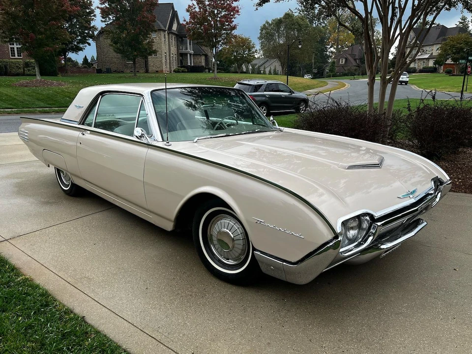 1961 Ford Thunderbird 3rd Gen - Image 8 of 31