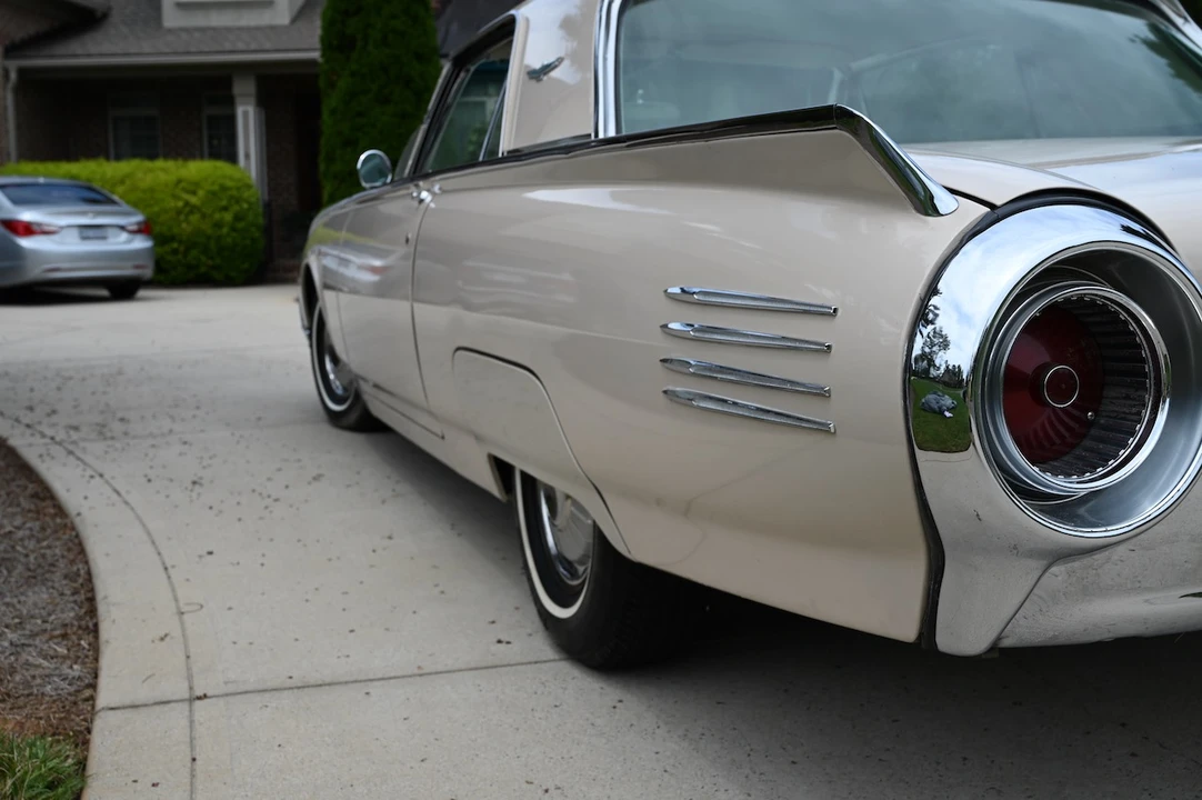 1961 Ford Thunderbird 3rd Gen - Image 13 of 31