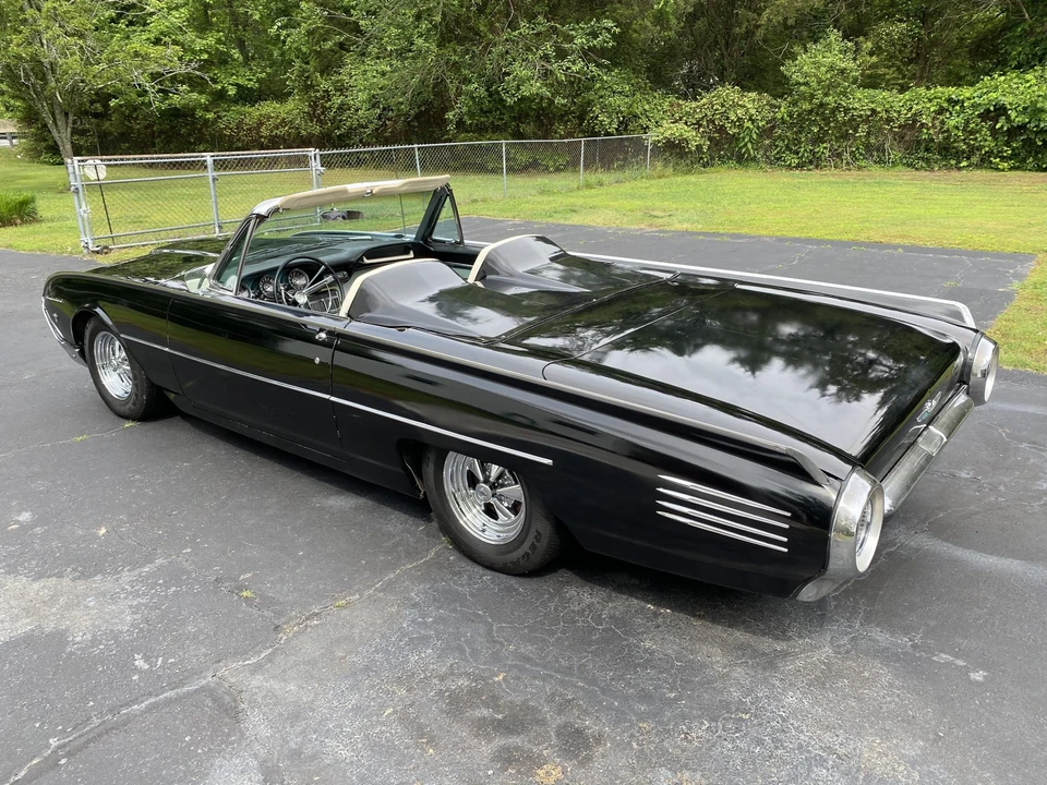 1961 Ford Thunderbird 3rd Gen - Image 11 of 31