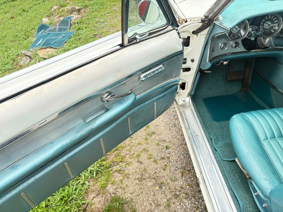 1961 Ford Thunderbird 3rd Gen - Image 23 of 31