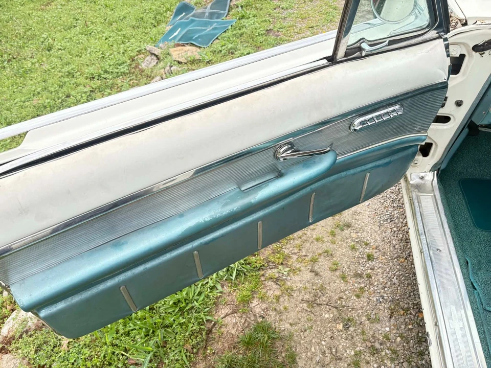 1961 Ford Thunderbird 3rd Gen - Image 24 of 31