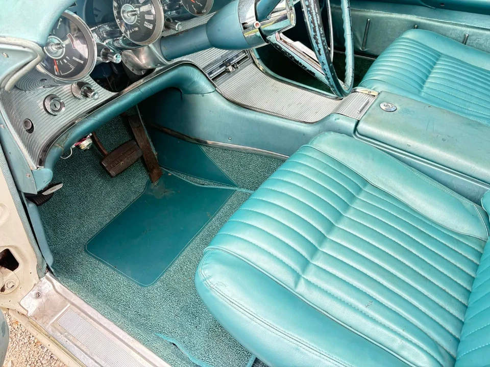 1961 Ford Thunderbird 3rd Gen - Image 26 of 31