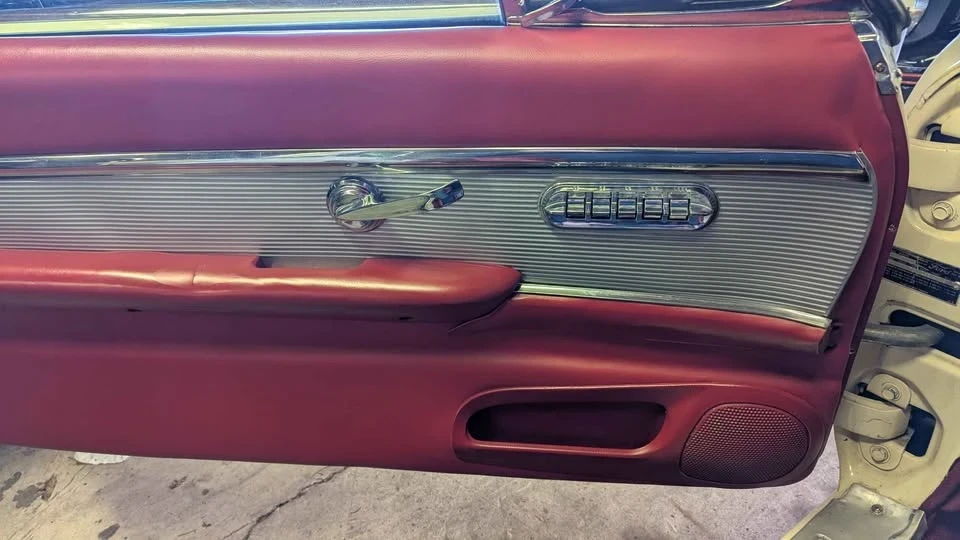 1961 Ford Thunderbird 3rd Gen - Image 4 of 10