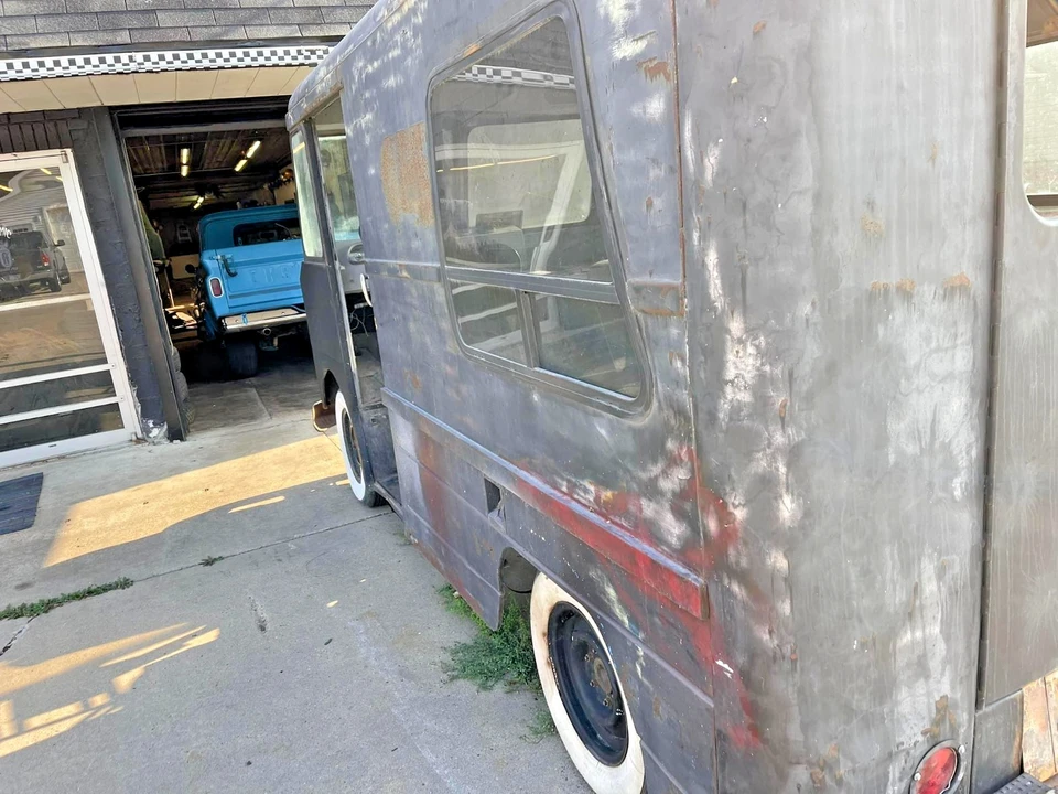 1961 GMC G-series Van - Image 8 of 16