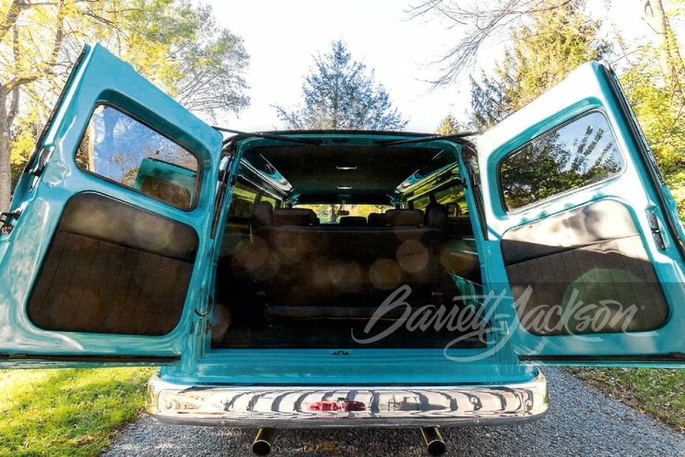 1961 GMC Suburban 5th Gen - Image 4 of 8