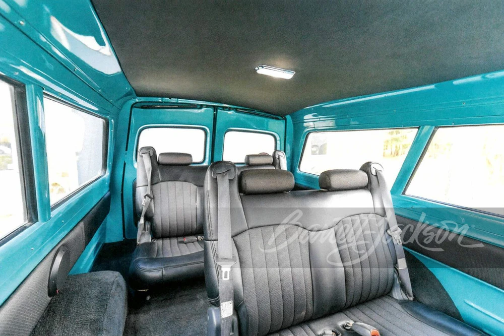 1961 GMC Suburban 5th Gen - Image 5 of 8