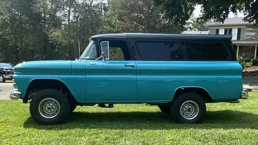 1961 GMC Suburban 5th Gen - Image 2 of 8