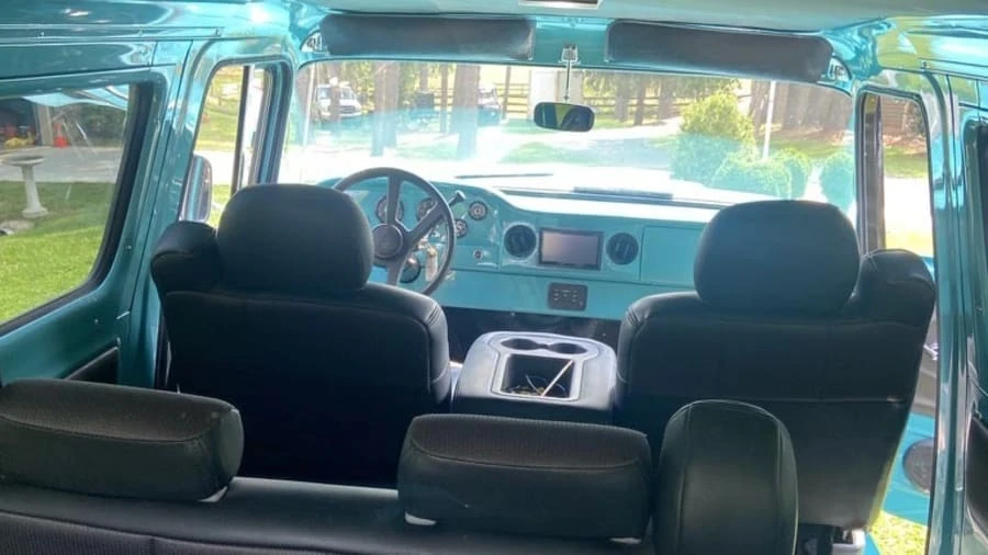 1961 GMC Suburban 5th Gen - Image 4 of 8
