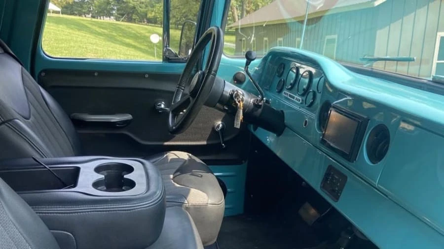 1961 GMC Suburban 5th Gen - Image 5 of 8