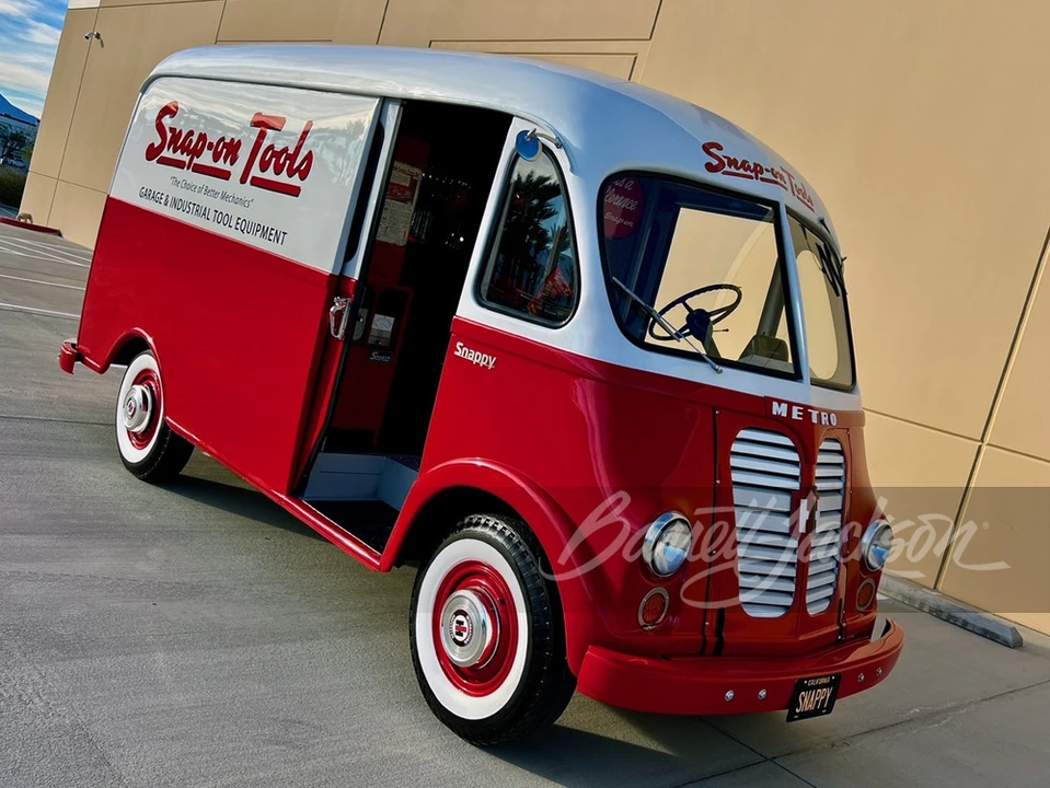 1961 International - Image 20 of 31