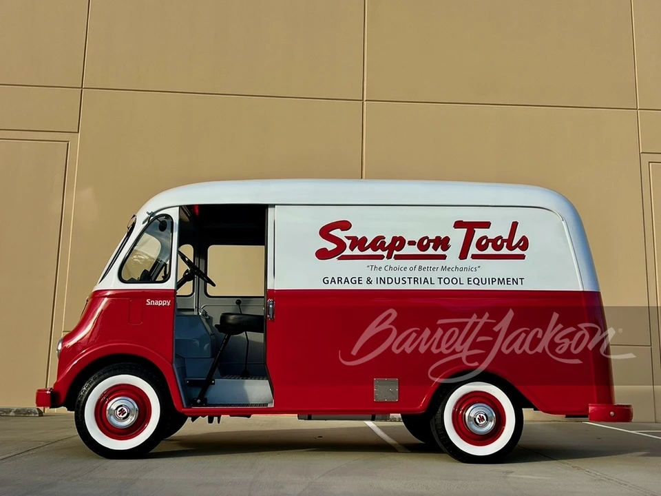 1961 International - Image 23 of 31
