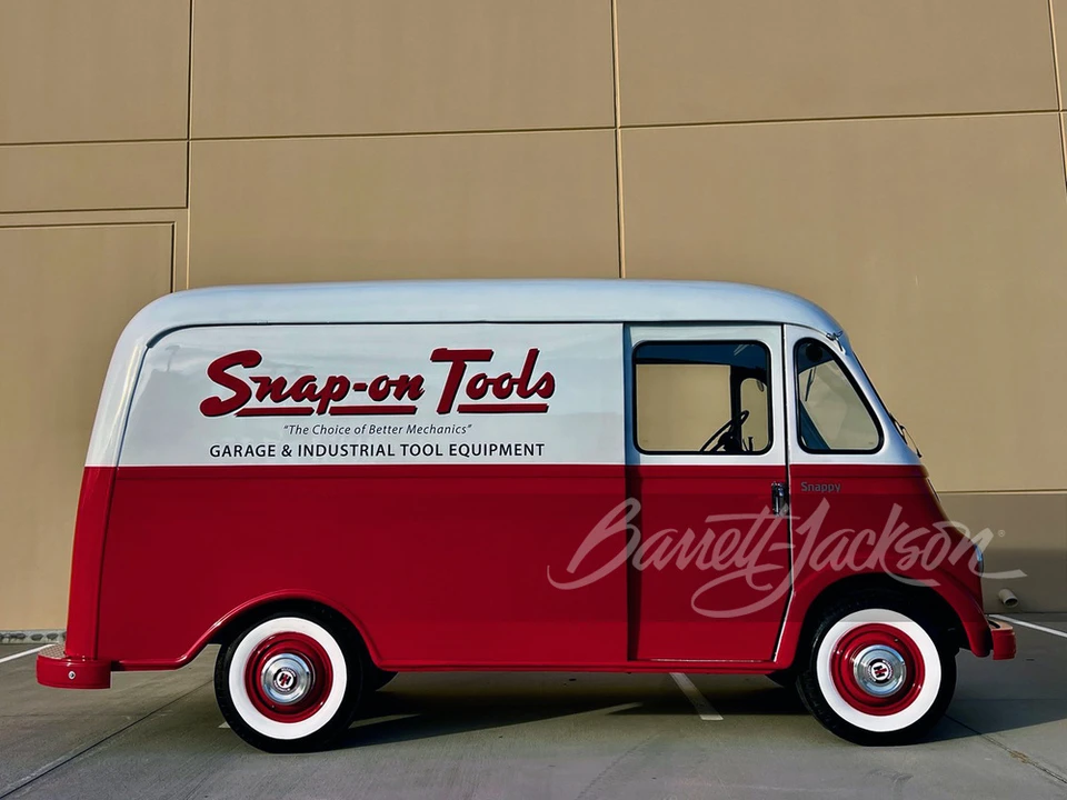 1961 International - Image 25 of 31