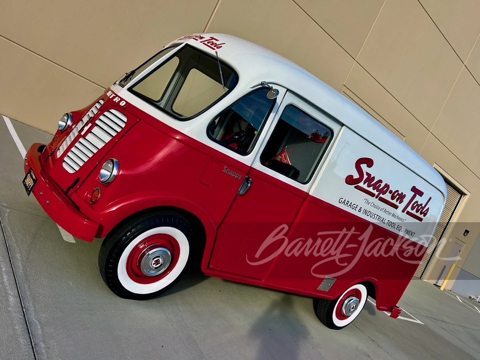 1961 International - Image 26 of 31