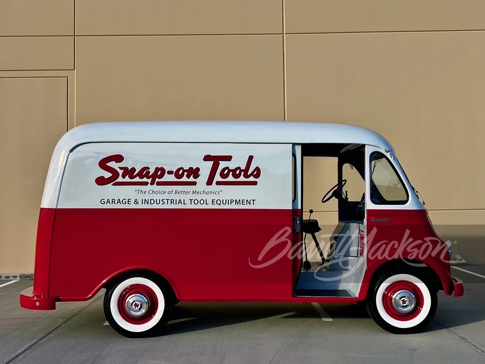 1961 International - Image 4 of 31