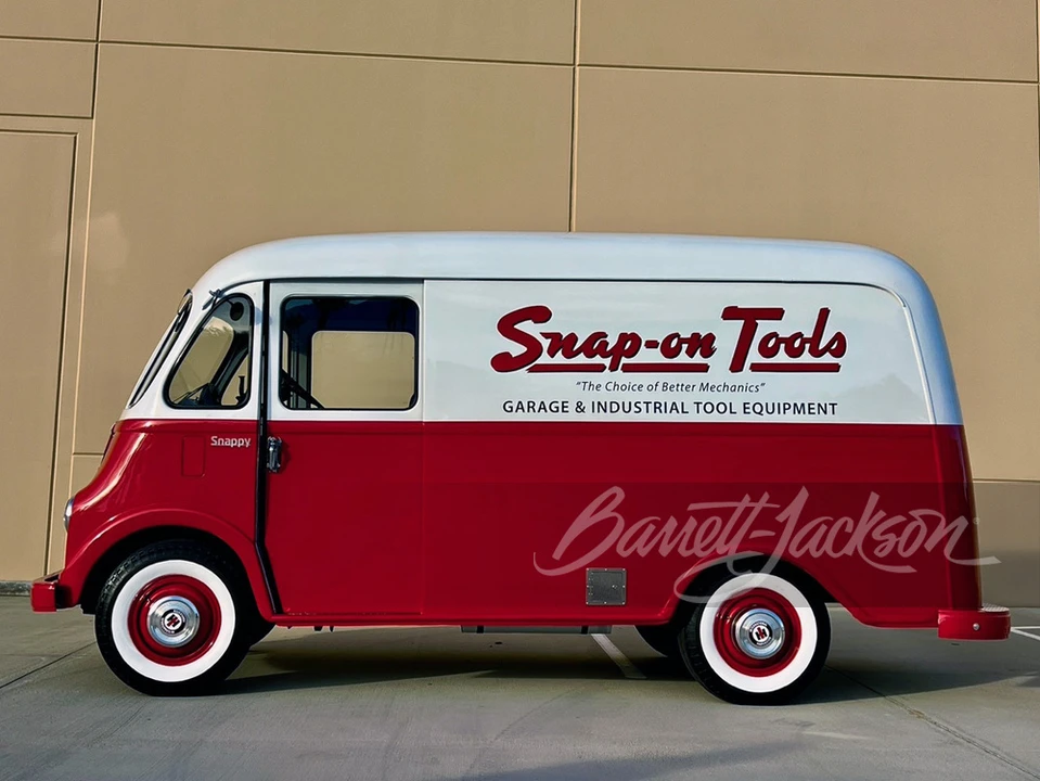 1961 International - Image 5 of 31
