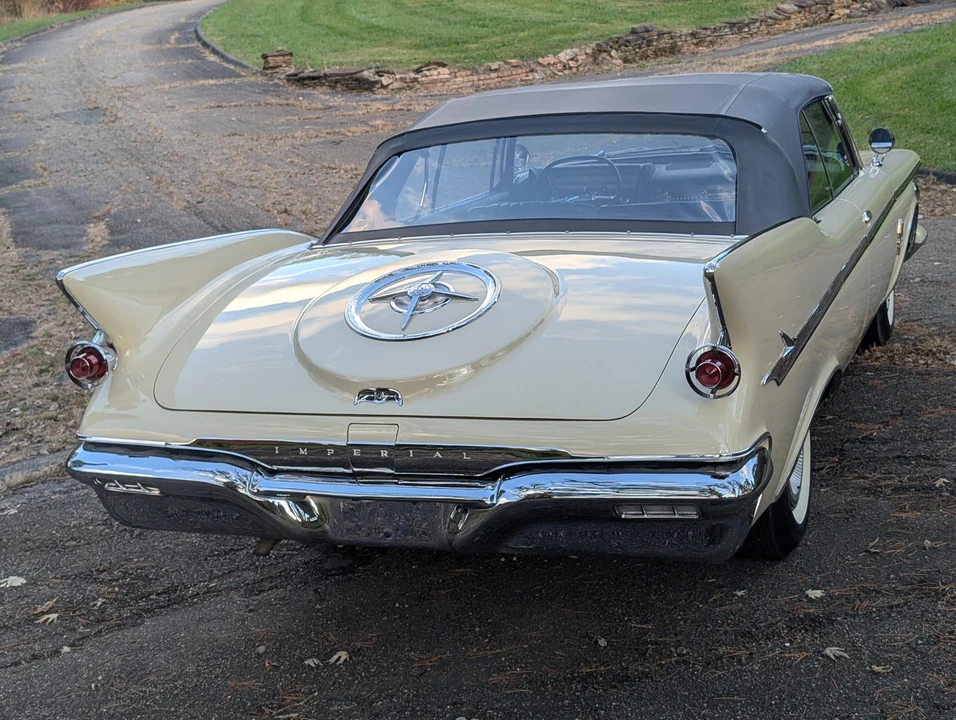 1961 Chrysler Imperial 2nd Gen - Image 28 of 31