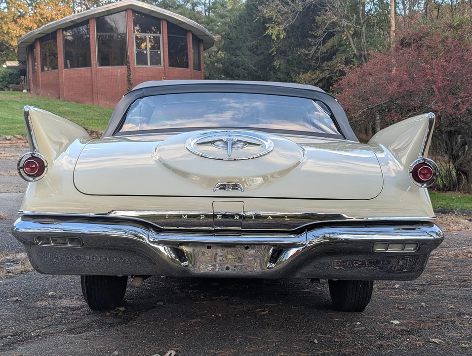 1961 Chrysler Imperial 2nd Gen - Image 29 of 31