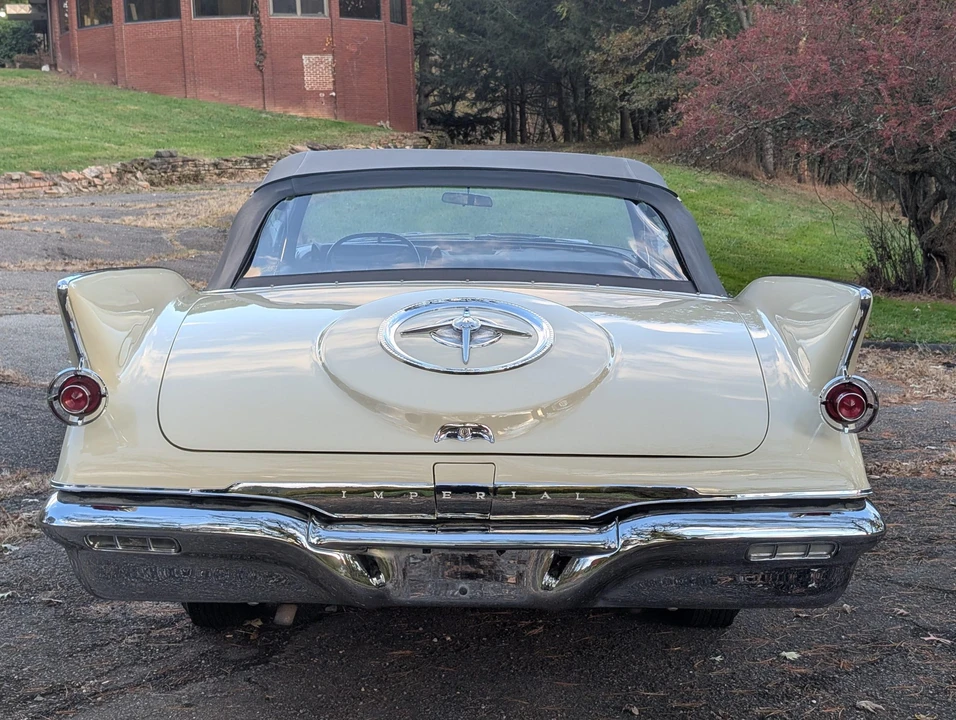 1961 Chrysler Imperial 2nd Gen - Image 30 of 31