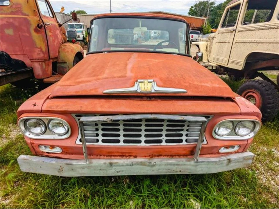 1961 International - Image 2 of 6