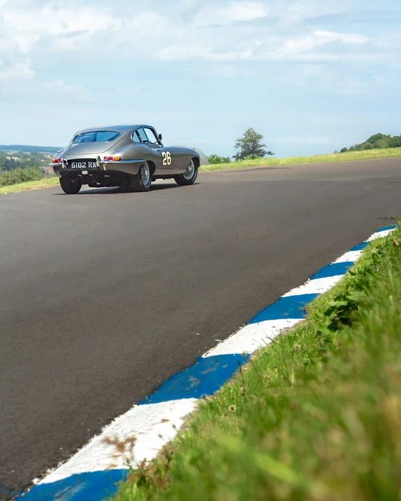 1961 Jaguar E-Type Series 1 - Image 7 of 12