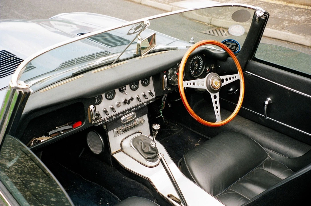 1961 Jaguar E-Type Series 1 - Image 2 of 3