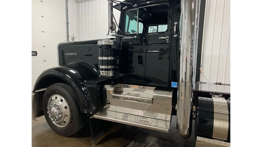 1961 Kenworth W900 - Image 9 of 9