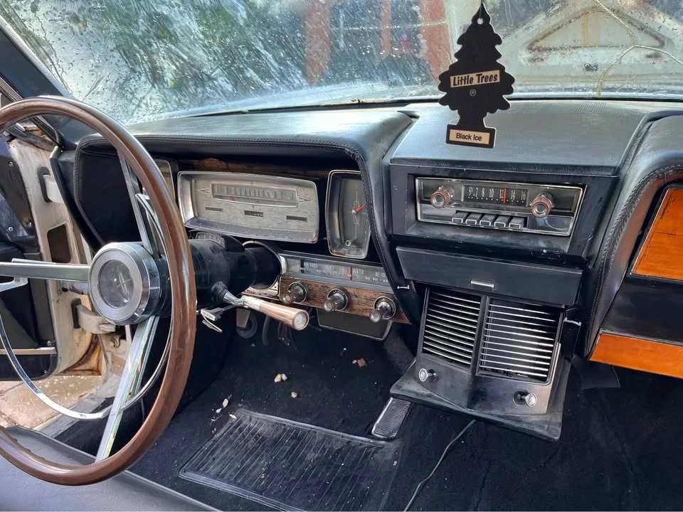 1961 Lincoln Continental - Image 7 of 9