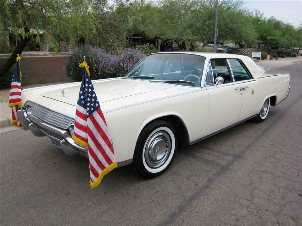 1961 Lincoln Continental 4th Gen - Image 2 of 4