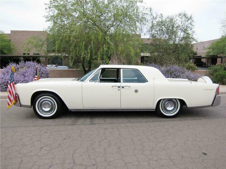 1961 Lincoln Continental 4th Gen - Image 4 of 4
