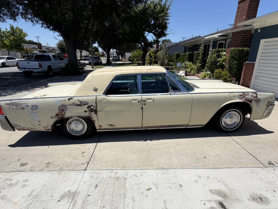1961 Lincoln Continental 4th Gen - Image 15 of 25