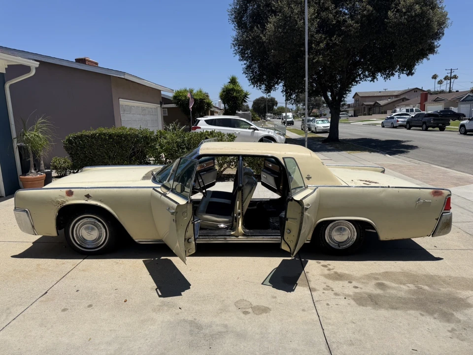 1961 Lincoln Continental 4th Gen - Image 20 of 25