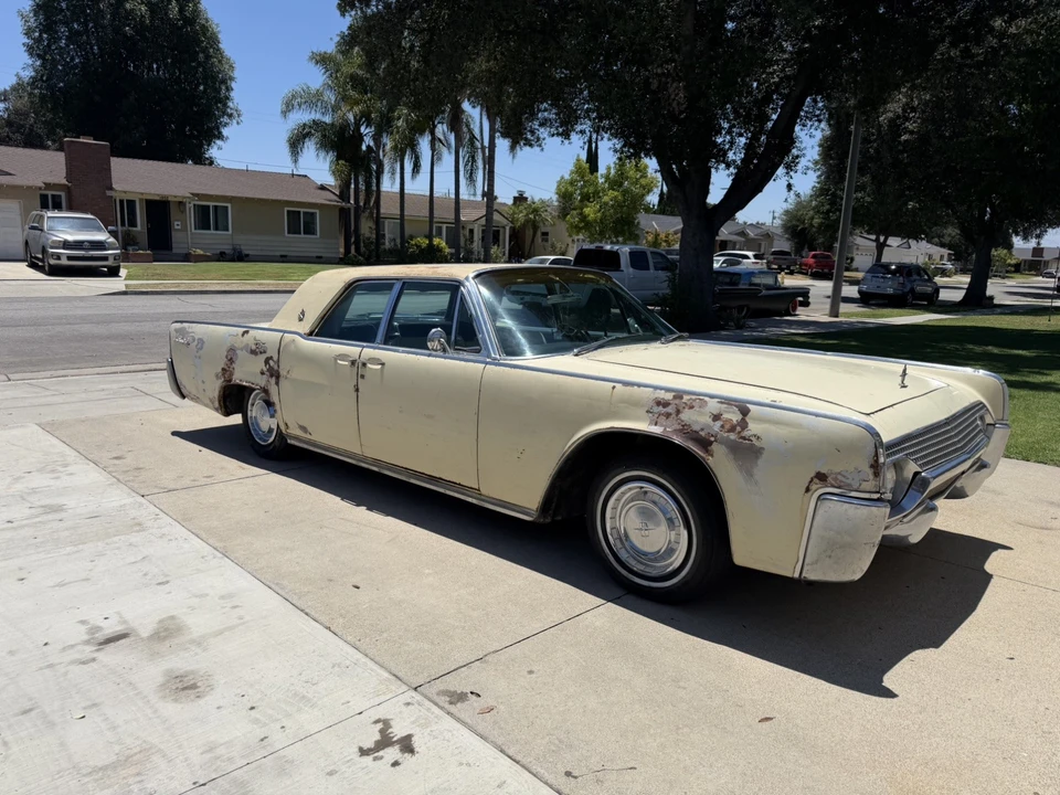 1961 Lincoln Continental 4th Gen - Image 11 of 25