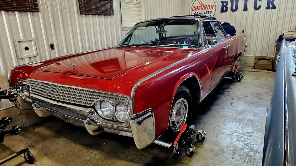 1961 Lincoln Continental 4th Gen - Image 2 of 7
