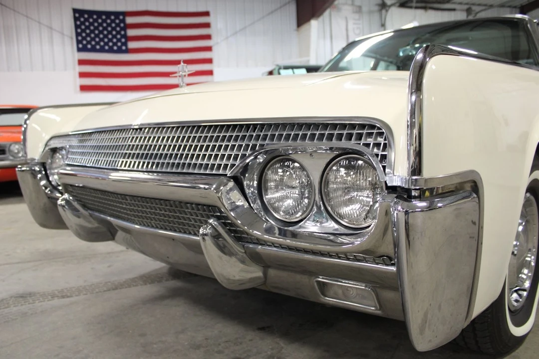 1961 Lincoln Continental 4th Gen - Image 10 of 12