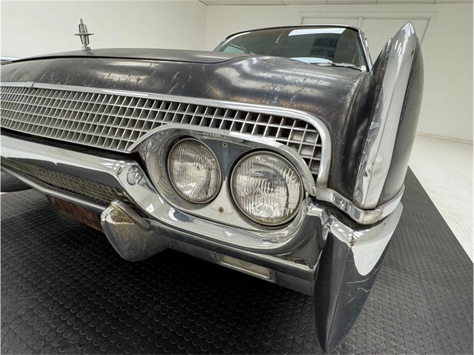 1961 Lincoln Continental 4th Gen - Image 11 of 31