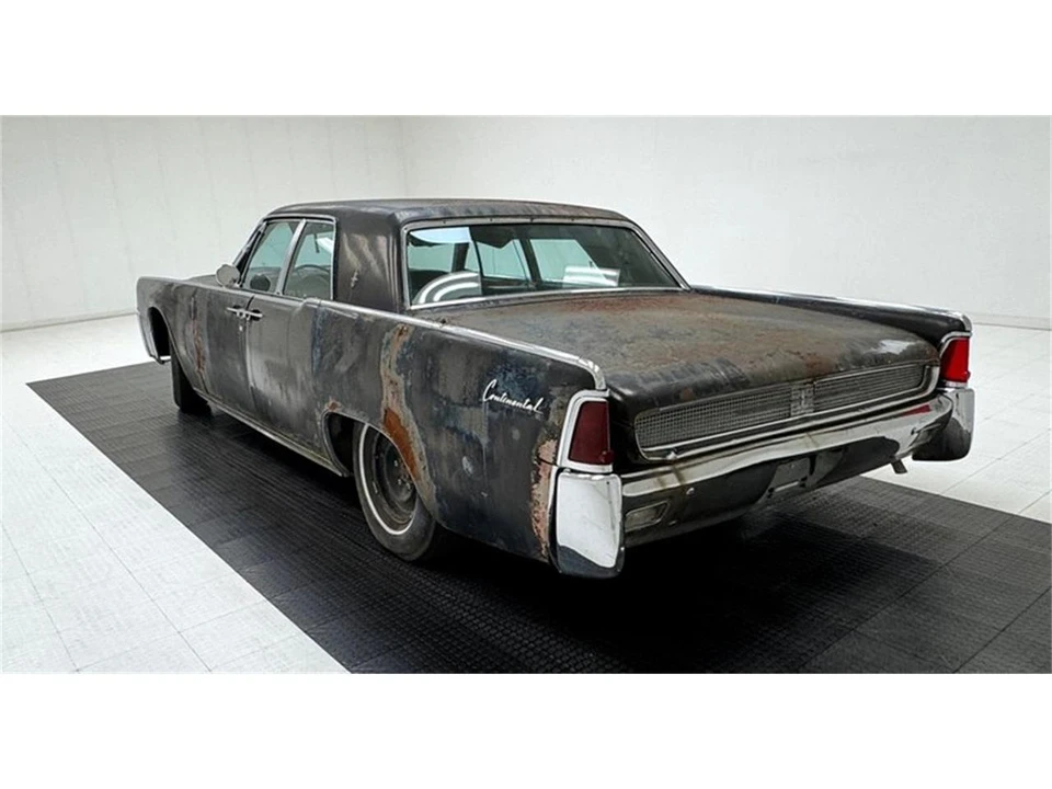 1961 Lincoln Continental 4th Gen - Image 3 of 31