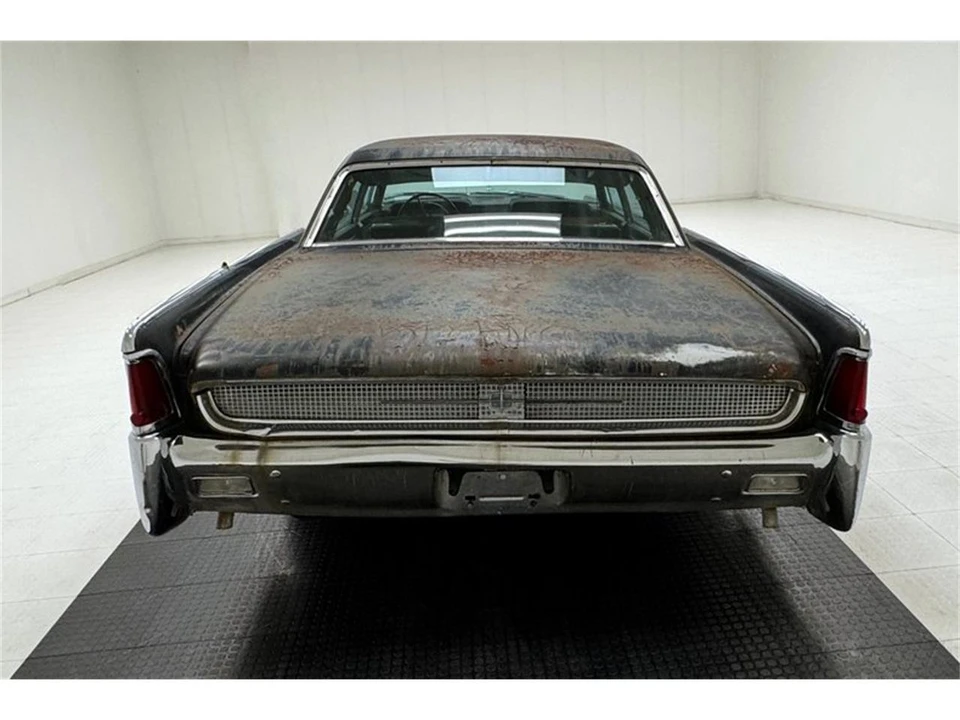 1961 Lincoln Continental 4th Gen - Image 4 of 31