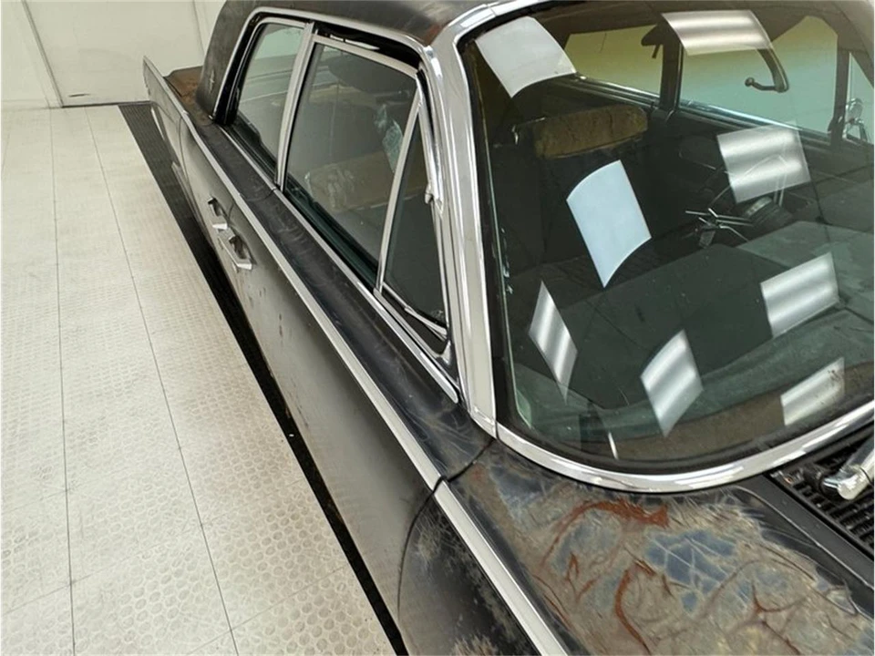 1961 Lincoln Continental 4th Gen - Image 29 of 31