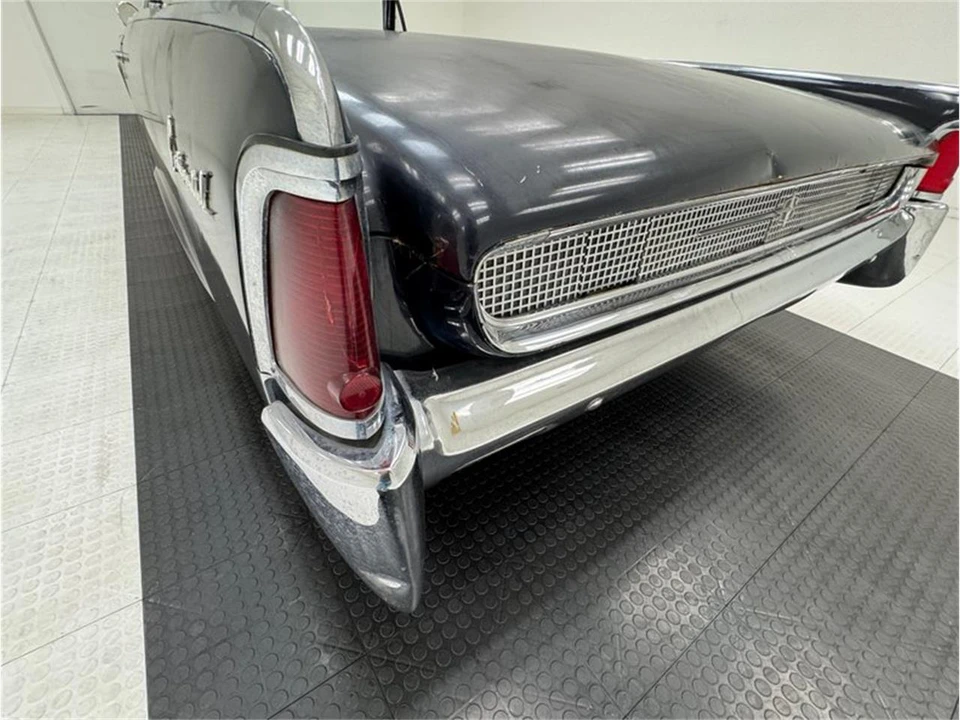 1961 Lincoln Continental 4th Gen - Image 18 of 31