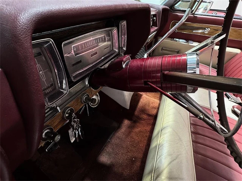 1961 Lincoln Continental 4th Gen - Image 16 of 31