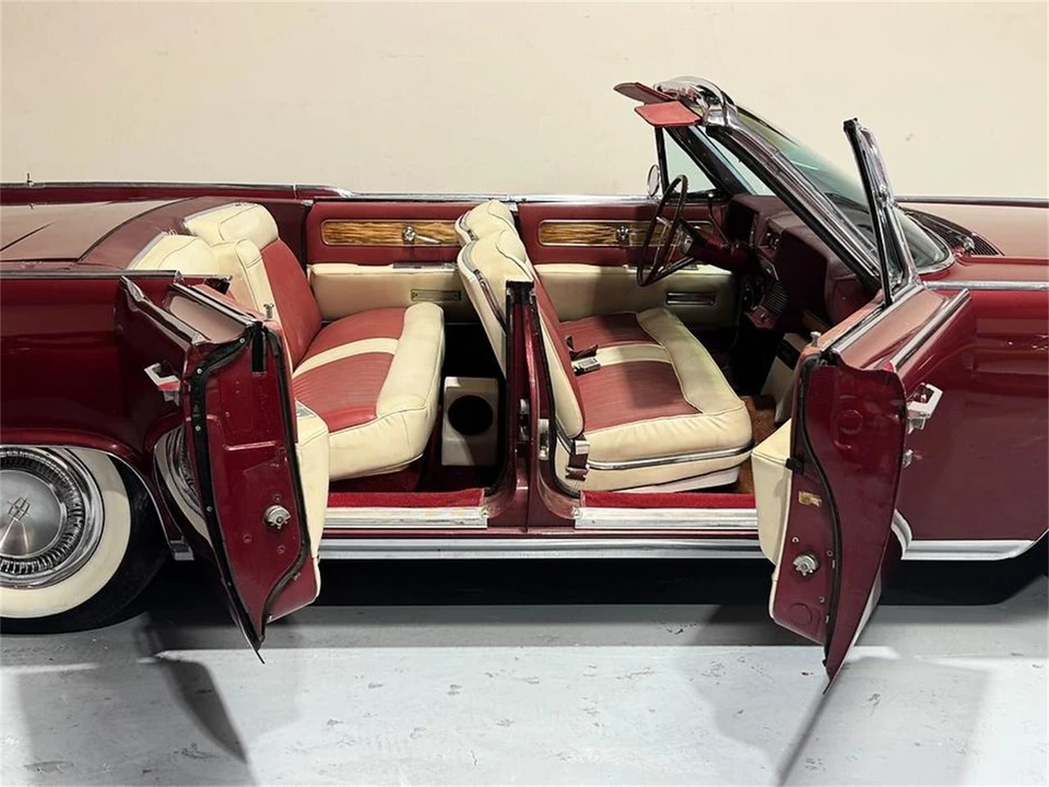 1961 Lincoln Continental 4th Gen - Image 12 of 31