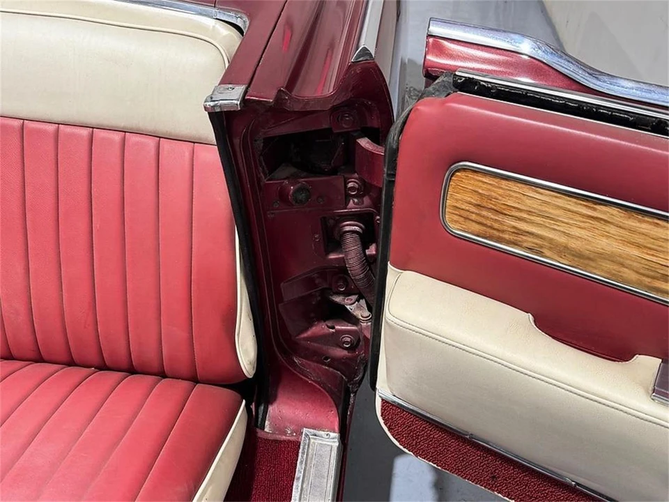 1961 Lincoln Continental 4th Gen - Image 17 of 31