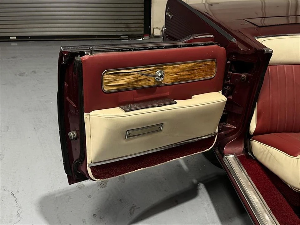 1961 Lincoln Continental 4th Gen - Image 19 of 31