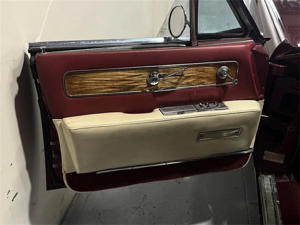 1961 Lincoln Continental 4th Gen - Image 22 of 31