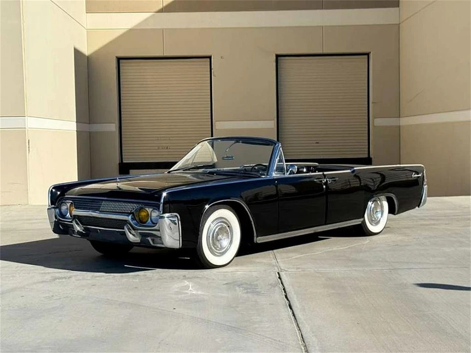 1961 Lincoln Continental 4th Gen - Image 12 of 26