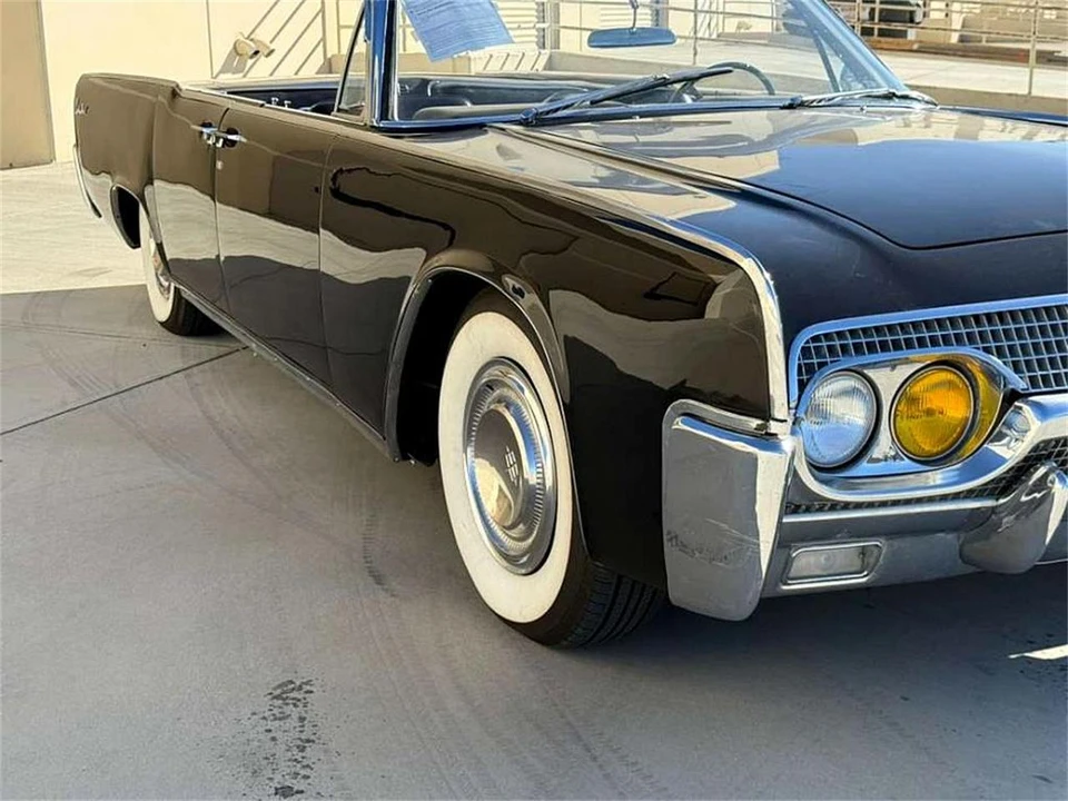 1961 Lincoln Continental 4th Gen - Image 24 of 26