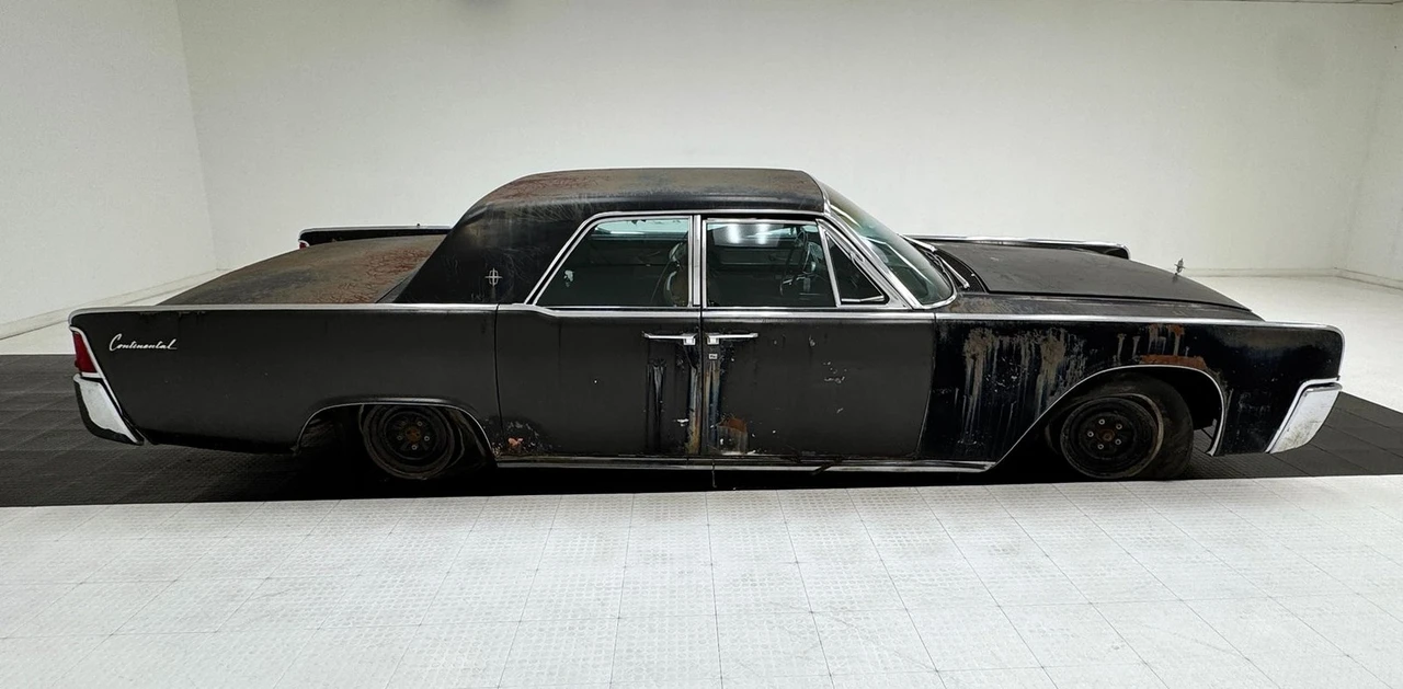 1961 Lincoln Continental 4th Gen - Image 2 of 31